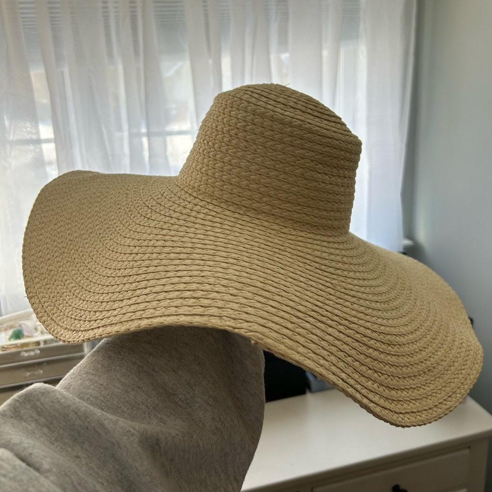 NWOT Aritzia Auxiliary Hamptons Straw Hat